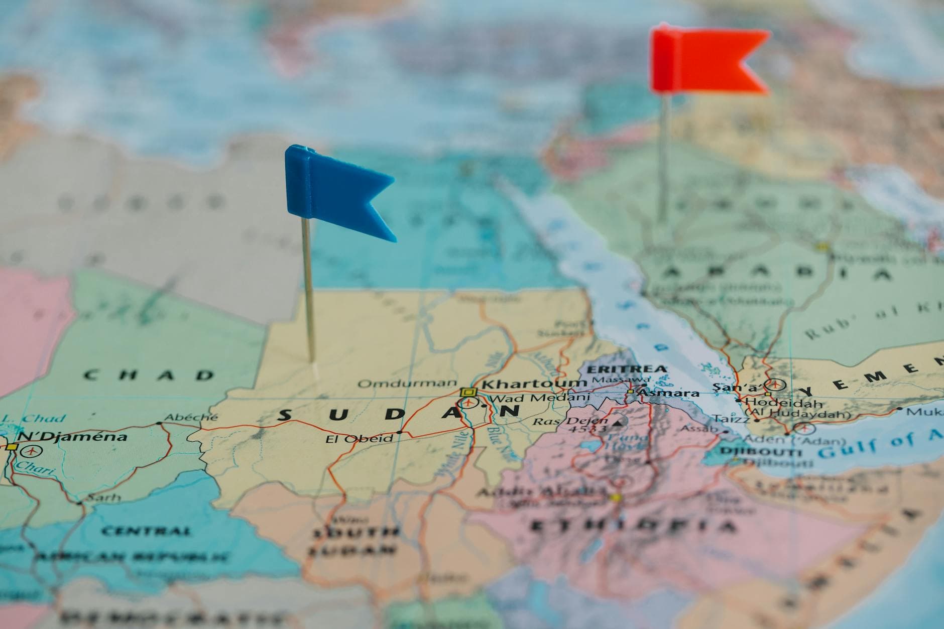 Yemen'de Ulaşım: Şehir İçi ve Şehirler Arası Seyahat İpuçları - Yemen'de şehir içi ve şehirler arası ulaşım için pratik ipuçları.