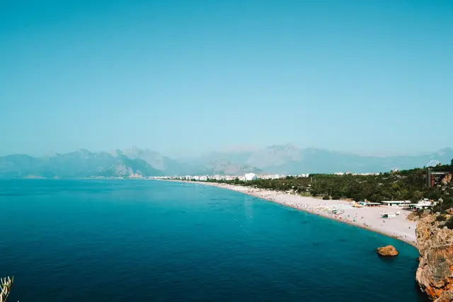 Konyaaltı beach with the Taurus Mountains behind