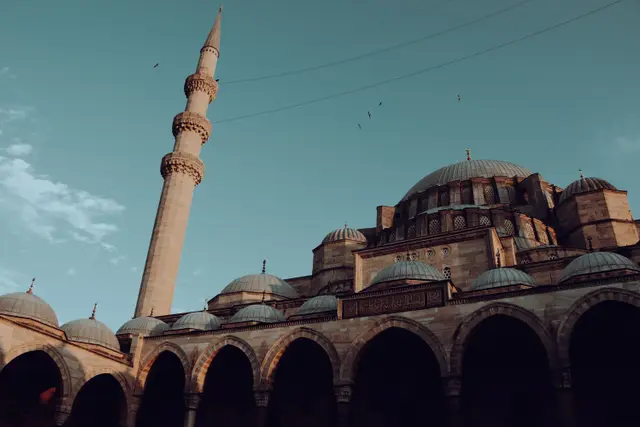 The domes, a minaret and the arcaded courtyard of the Süleymaniye Mosque