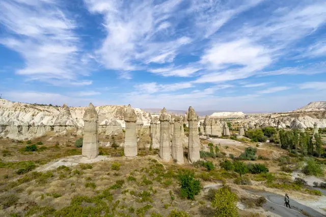 Aşk Vadisi'nde yükselen uzun peribacaları