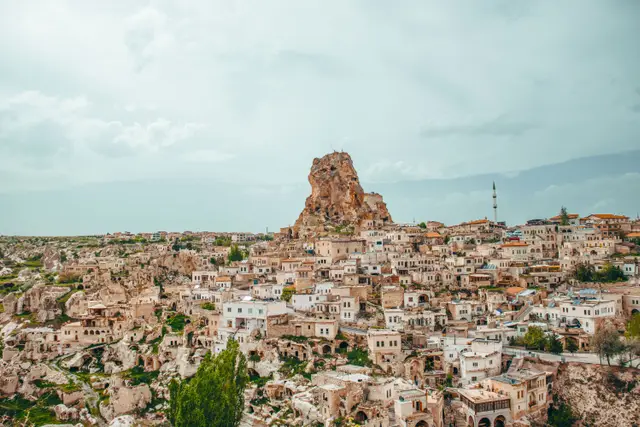 Ortahisar Kalesi ve çevresindeki taş evler