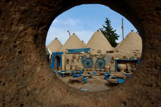 Harran'ın arı kovanı biçimli kerpiç kümbet evleri